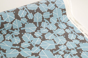 手刷りの生地「朝つゆ」水色