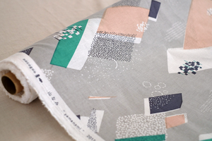 手刷りの生地「山なみ」ライトグレー